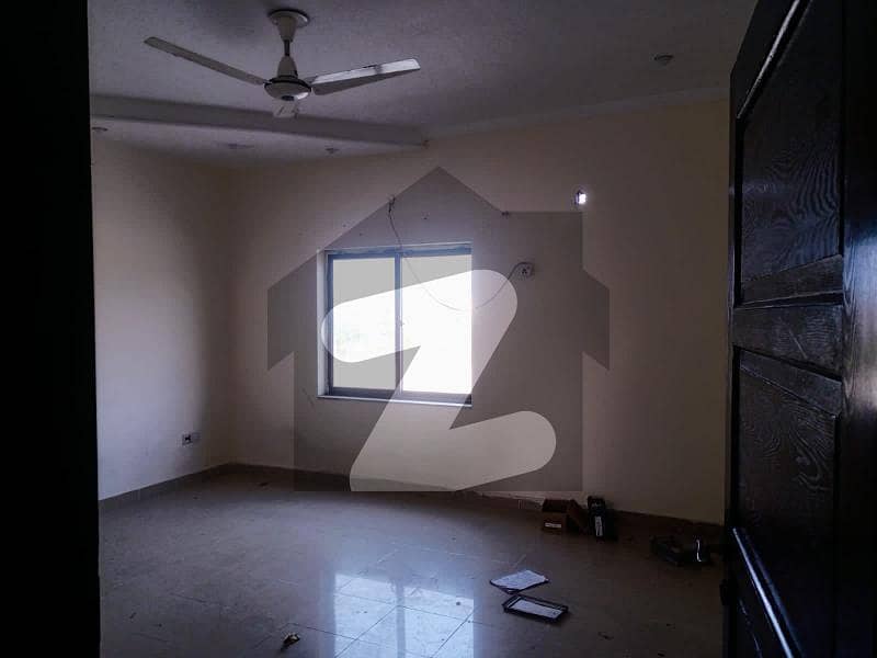 10marla used house for sale in khyabane Amin D block gas installed