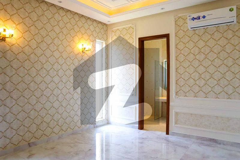 ڈی ایچ اے فیز 6 ڈیفنس (ڈی ایچ اے) لاہور میں 4 کمروں کا 10 مرلہ مکان 1.2 لاکھ میں کرایہ پر دستیاب ہے۔