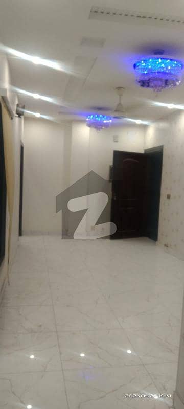 مال روڈ لاہور میں 2 کمروں کا 4 مرلہ فلیٹ 60 ہزار میں کرایہ پر دستیاب ہے۔
