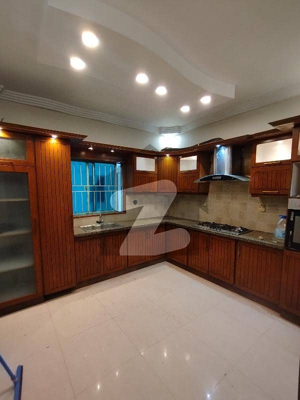 Beautiful 4 Bedrooms Apartment for Rent Beautiful 4 Bedrooms Apartment for Rent