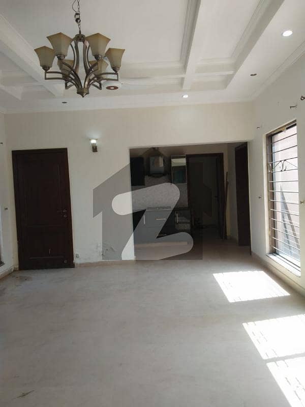 1KANAL UPPER PORTION FOR RANT GOOD LOCATION BEAUTIFUL HOUSE