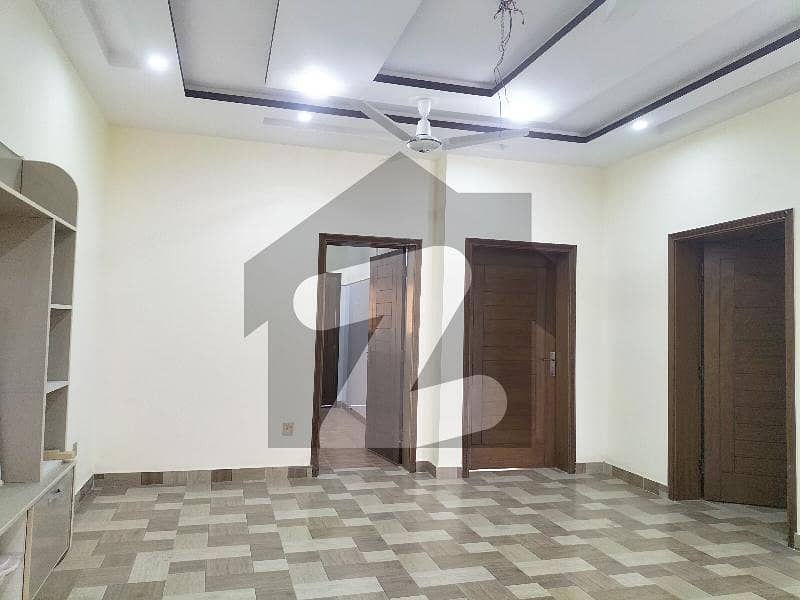 فیصل مارگلہ سٹی بی ۔ 17,اسلام آباد میں 4 کمروں کا 8 مرلہ مکان 2.7 کروڑ میں برائے فروخت۔