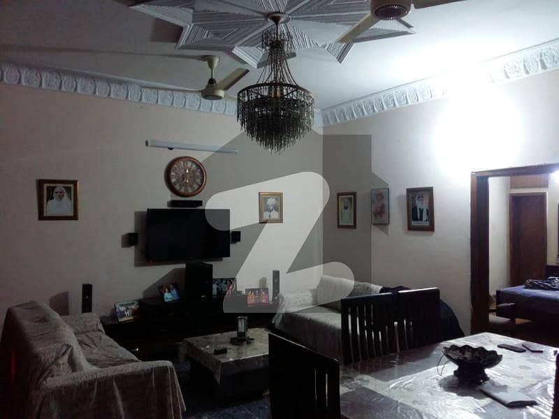 گارڈن ٹاؤن لاہور میں 4 کمروں کا 8 مرلہ مکان 1.15 لاکھ میں کرایہ پر دستیاب ہے۔