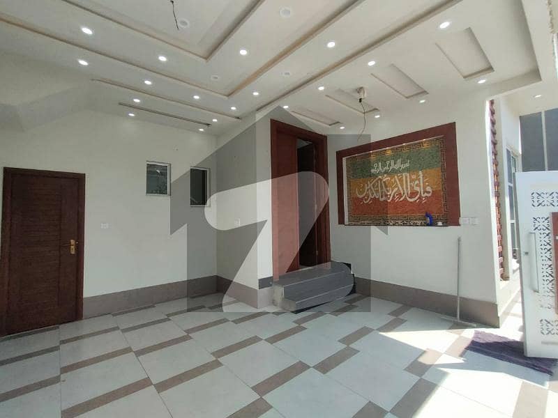 ایڈن ایگزیکیٹو ایڈن گارڈنز فیصل آباد میں 5 کمروں کا 7 مرلہ مکان 3.15 کروڑ میں برائے فروخت۔