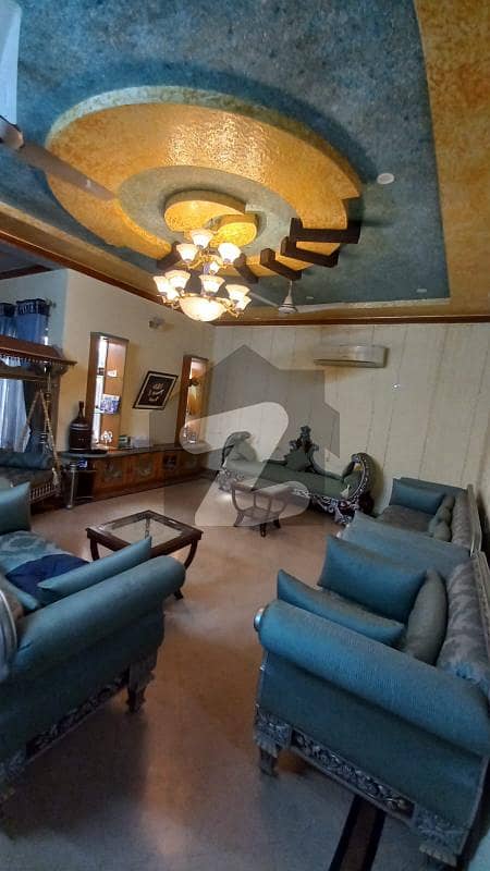 سعید کالونی فیصل آباد میں 5 کمروں کا 13 مرلہ مکان 3.5 کروڑ میں برائے فروخت۔