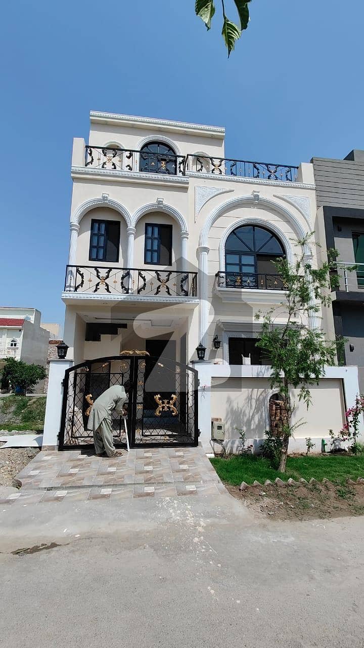 الکبیر ٹاؤن - فیز 1 الکبیر ٹاؤن رائیونڈ روڈ لاہور میں 3 کمروں کا 4 مرلہ مکان 1.4 کروڑ میں برائے فروخت۔