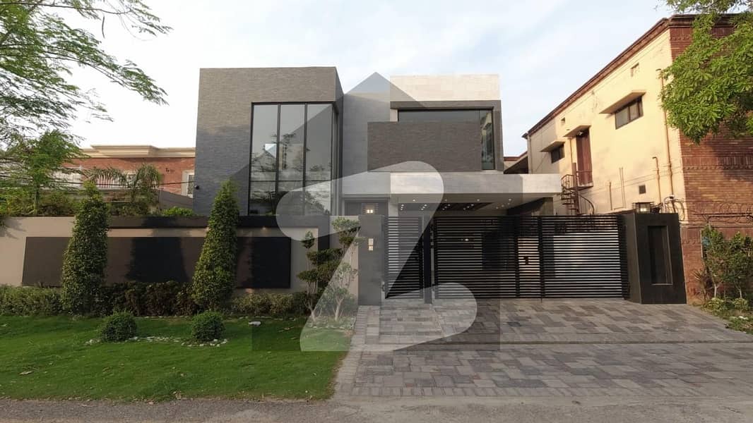 Prime Location House Of 1 Kanal Is Available For sale In DHA Phase 2 - Block Q, Lahore