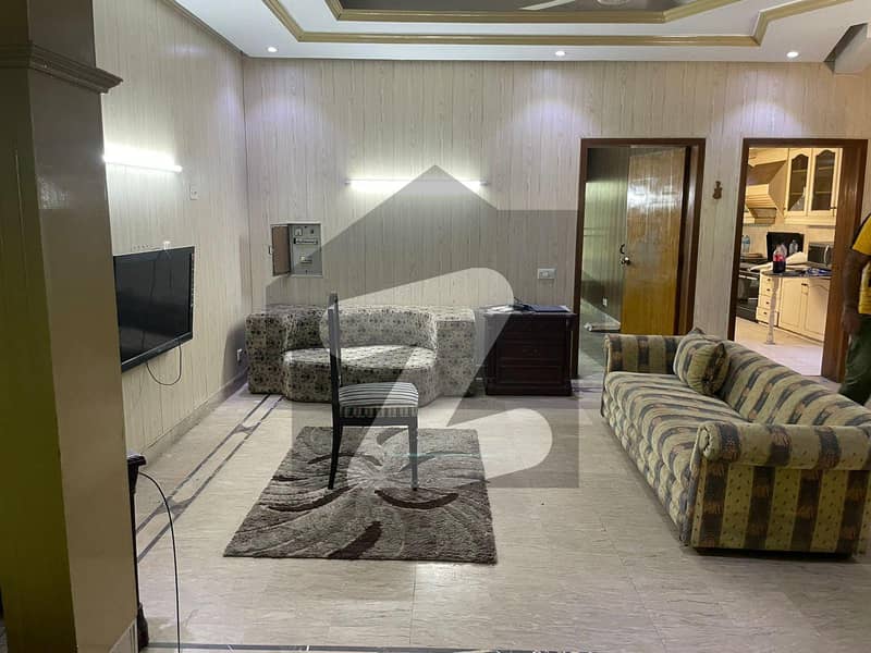 ماڈل ٹاؤن لاہور میں 8 کمروں کا 3 کنال مکان 6.0 لاکھ میں کرایہ پر دستیاب ہے۔