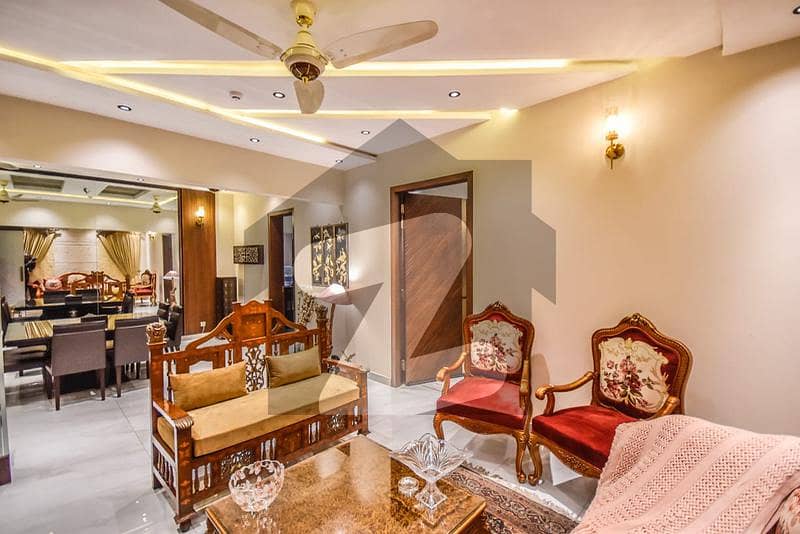 ڈی ایچ اے فیز 5 ڈیفنس (ڈی ایچ اے),لاہور میں 4 کمروں کا 8 مرلہ مکان 5.65 کروڑ میں برائے فروخت۔