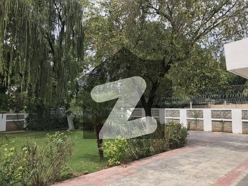 Luxurious House On Extremely prime Location Available For sale in Islamabad