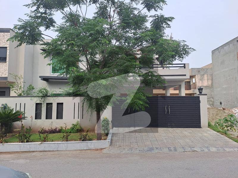 Media Town Single Storey House For Sale