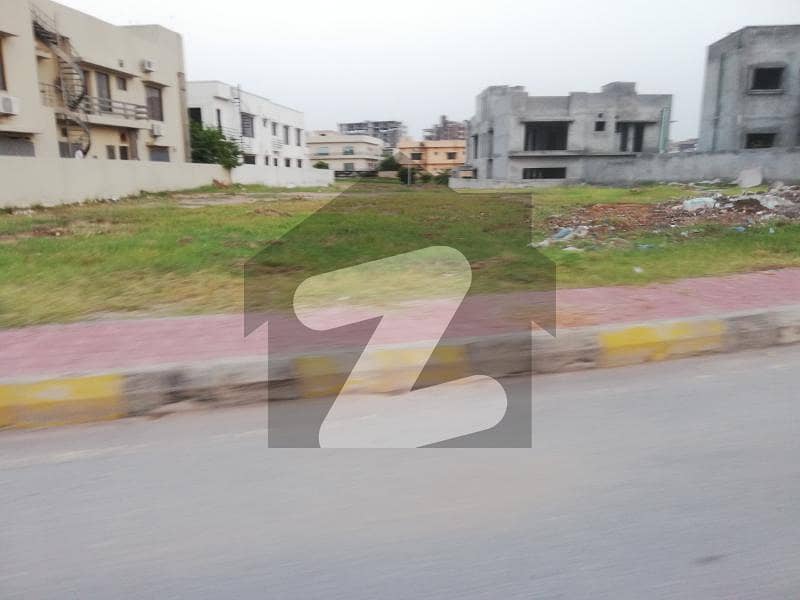 1 Kanal Plot For Sale ( Stunning Location) In Bahria Town Phase 8 Block A