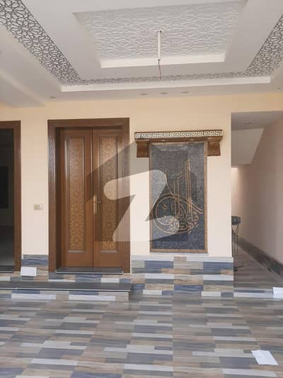 الرحیم ویلی ستیانہ روڈ فیصل آباد میں 5 کمروں کا 7 مرلہ مکان 2.6 کروڑ میں برائے فروخت۔