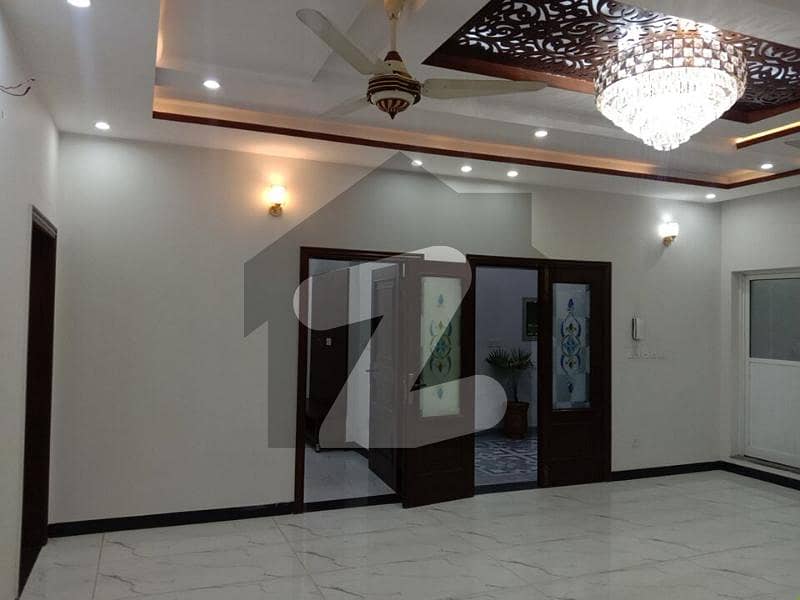 او پی ایف ہاؤسنگ سکیم - بلاک سی او پی ایف ہاؤسنگ سکیم لاہور میں 3 کمروں کا 1 کنال مکان 80 ہزار میں کرایہ پر دستیاب ہے۔
