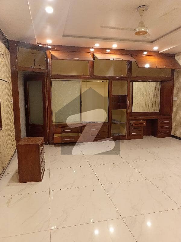 پیپلز کالونی نمبر 1 فیصل آباد میں 7 کمروں کا 13 مرلہ مکان 1.5 لاکھ میں کرایہ پر دستیاب ہے۔