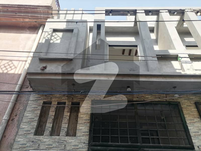 To sale You Can Find Spacious House In Samanabad