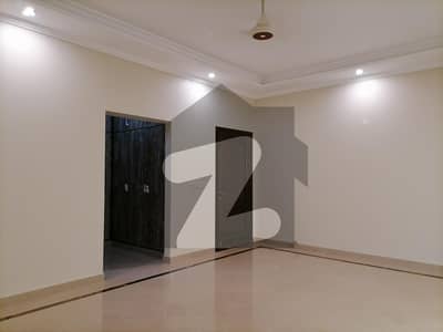 سرفراز رفیقی روڈ کینٹ,لاہور میں 4 کمروں کا 2 کنال مکان 13.25 کروڑ میں برائے فروخت۔