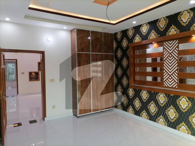 الرحمان گارڈن فیز 2 الرحمان گارڈن لاہور میں 4 کمروں کا 5 مرلہ مکان 1.6 کروڑ میں برائے فروخت۔