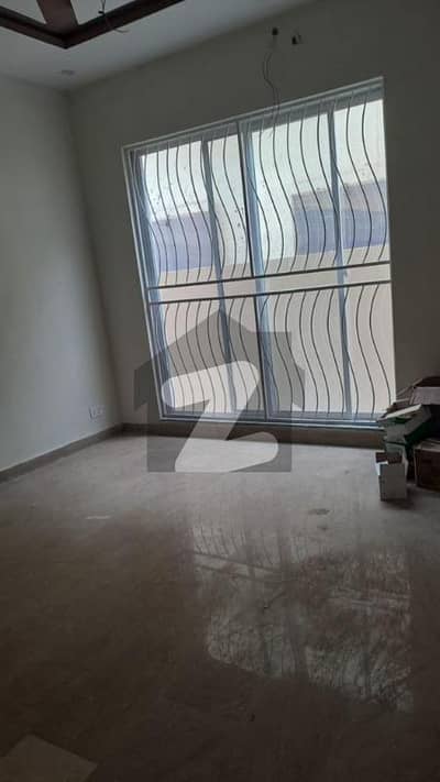 10 Marla Lower Portion For Rent in Engineers Town (IEP) Sector "A" Deffence Road Lahore