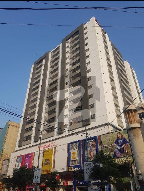 طارق روڈ کراچی میں 4 کمروں کا 11 مرلہ فلیٹ 7 کروڑ میں برائے فروخت۔