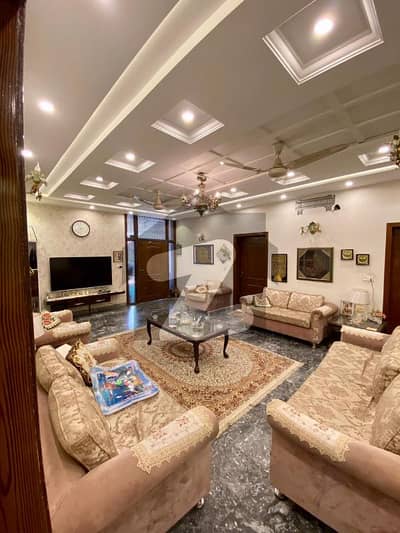 ماڈل ٹاؤن ۔ بلاک این ماڈل ٹاؤن لاہور میں 6 کمروں کا 1 کنال مکان 8.45 کروڑ میں برائے فروخت۔