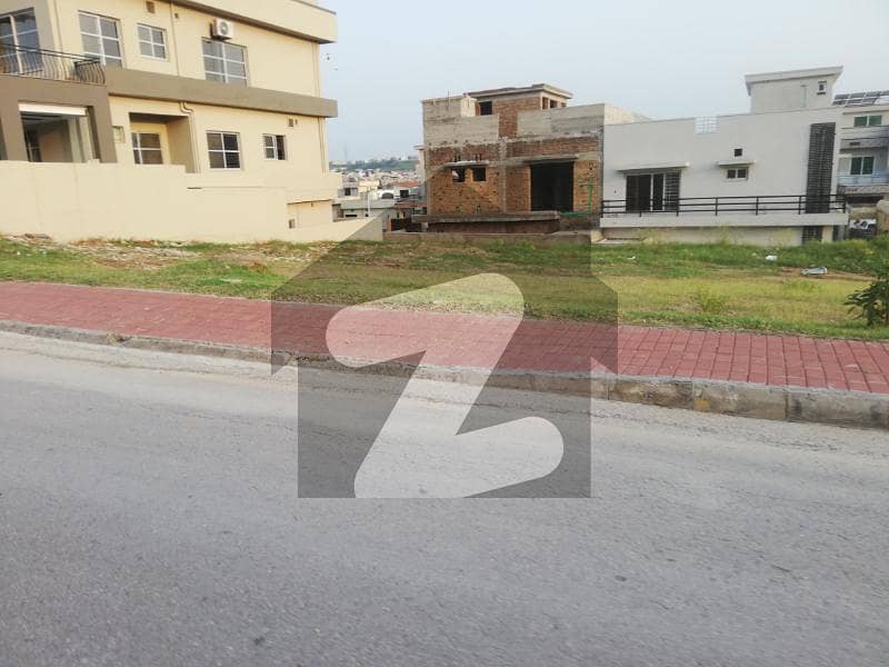 10 Marla Plot For Sale ( Stunning Location ) In Bahria Town Phase 8 Sector B
