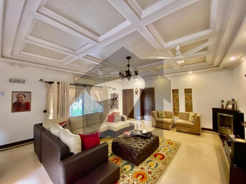 گلبرگ لاہور میں 10 کمروں کا 4 کنال مکان 50.0 کروڑ میں برائے فروخت۔