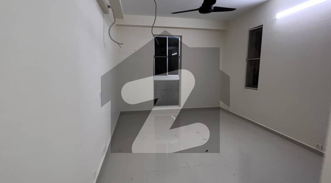 5 Room Flat At Lucky One Apartment