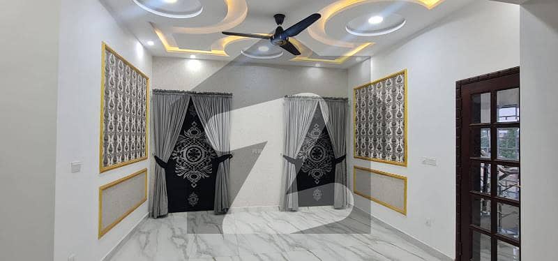بحریہ ٹاؤن - طلحہ بلاک بحریہ ٹاؤن سیکٹر ای بحریہ ٹاؤن لاہور میں 5 کمروں کا 10 مرلہ مکان 3.85 کروڑ میں برائے فروخت۔