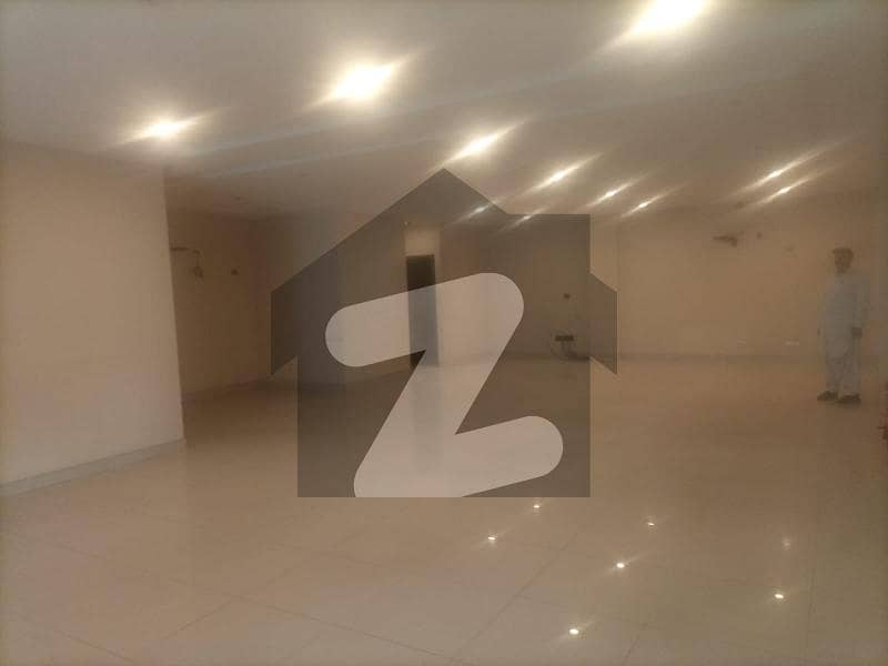 ڈی ایچ اے فیز 5 ڈیفنس (ڈی ایچ اے) لاہور میں 8 مرلہ دفتر 1.7 لاکھ میں کرایہ پر دستیاب ہے۔