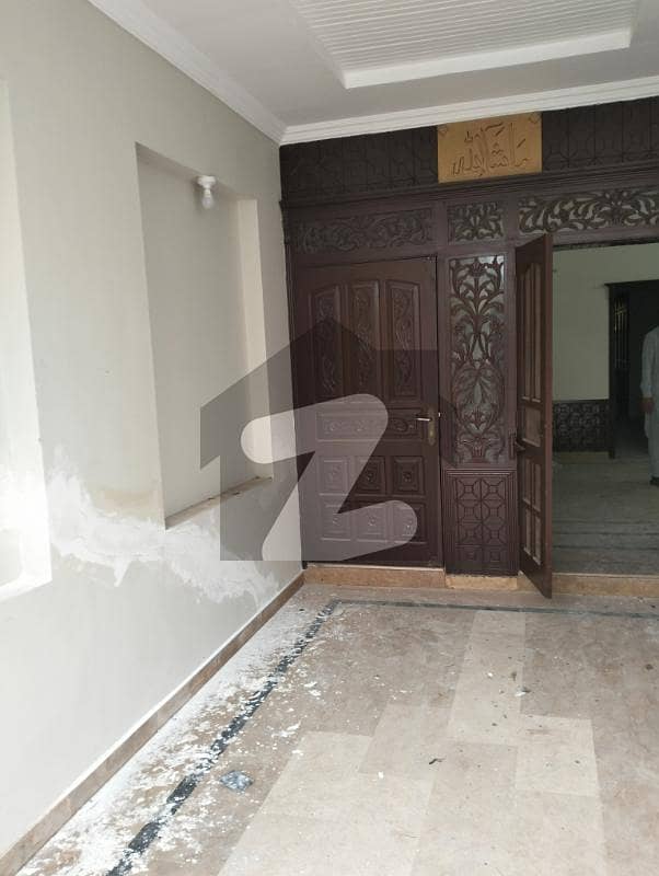 خیابانِ سرسید راولپنڈی میں 8 کمروں کا 8 مرلہ مکان 2.4 کروڑ میں برائے فروخت۔