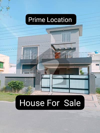 10. Marla Beautiful House For Sale On Hot And Prime Location