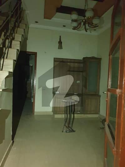 سمن آباد لاہور میں 3 کمروں کا 3 مرلہ مکان 32 ہزار میں کرایہ پر دستیاب ہے۔