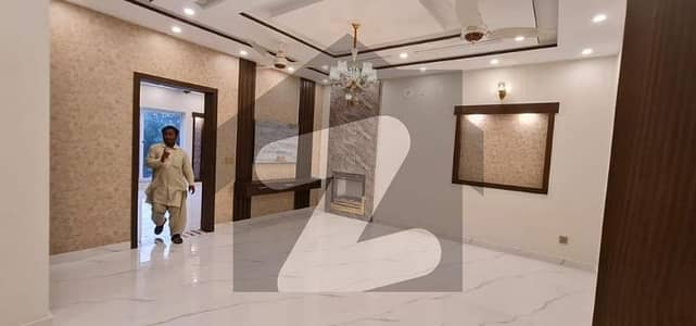 بحریہ ٹاؤن نرگس بلاک بحریہ ٹاؤن سیکٹر سی بحریہ ٹاؤن لاہور میں 5 کمروں کا 10 مرلہ مکان 1.1 لاکھ میں کرایہ پر دستیاب ہے۔