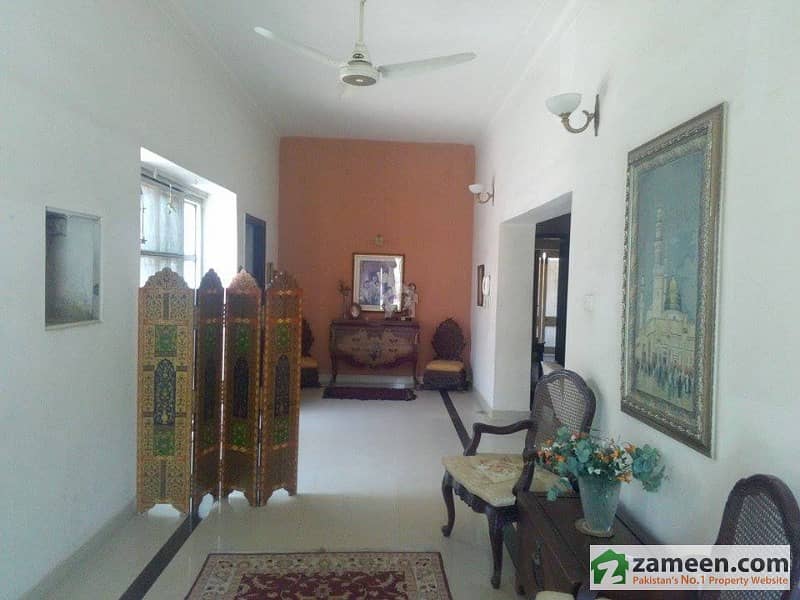20 Marla Used House For Sale Near To Main Road Cantt Amjad Chaudhry Road