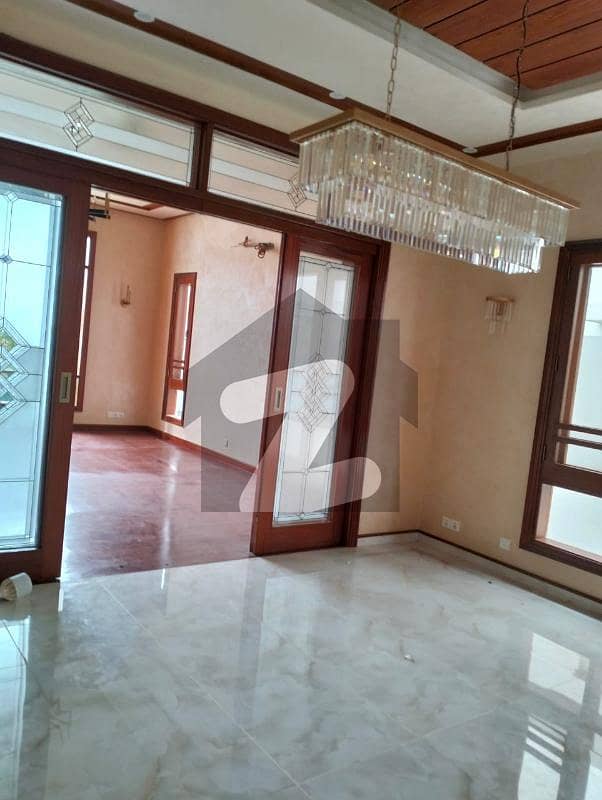 3rd floor without lift outclassed flat available on rent . Hill Park