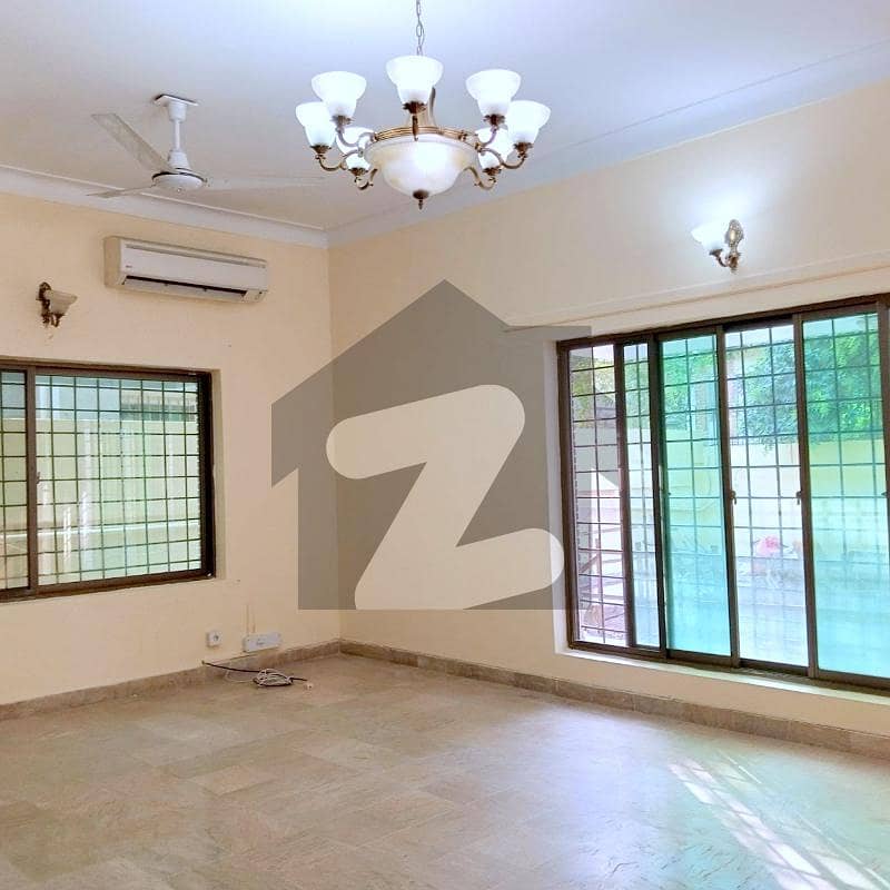 Modern & Beautiful 4bed With Green Lawn Full House In F-8 For Rent