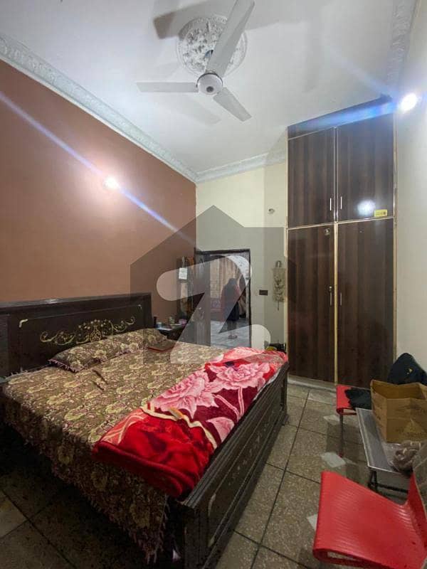 عامر ٹاؤن ہربنس پورہ لاہور میں 6 کمروں کا 5 مرلہ مکان 58 ہزار میں کرایہ پر دستیاب ہے۔