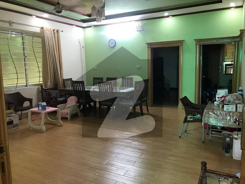 حیات آباد فیز 7 حیات آباد پشاور میں 6 کمروں کا 5 مرلہ مکان 70 ہزار میں کرایہ پر دستیاب ہے۔