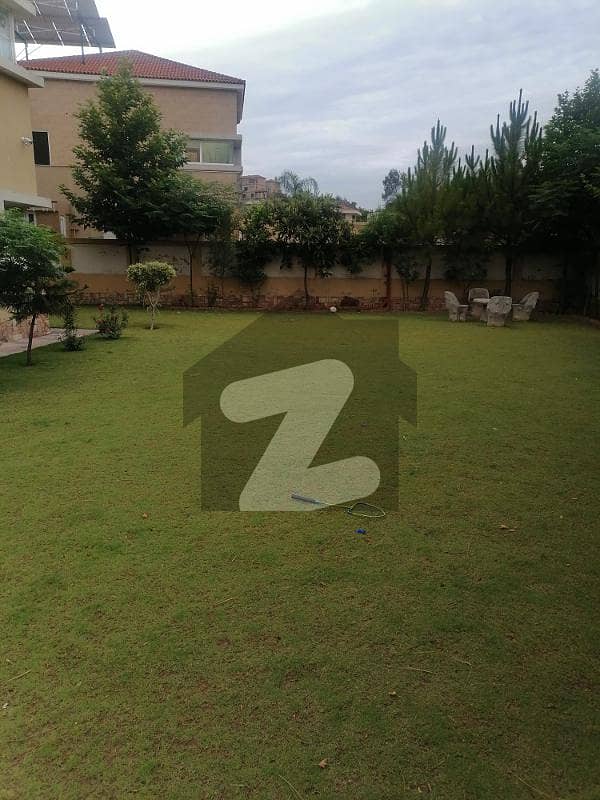 Bahria Town Garden City 1423 Yard 5 Bed Attached Bath Parkface House