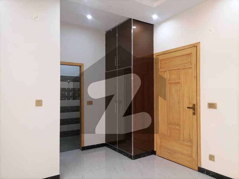 In LDA Avenue 10 Marla House For rent