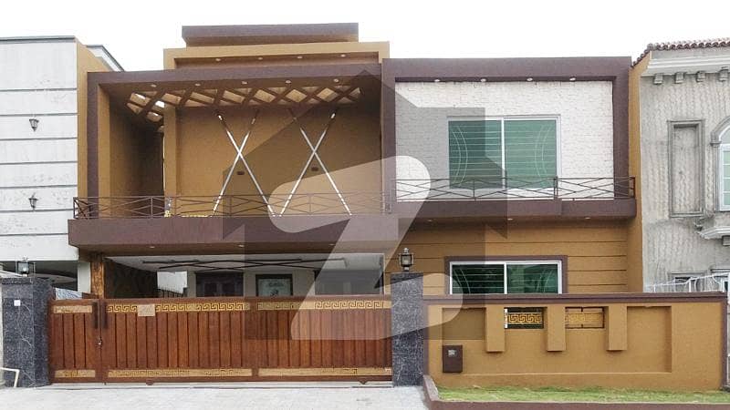 In Bahria Town Phase 7 2250 Square Feet House For Sale