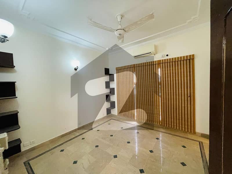 1 Kanal Upper Portion In DHA Phase 6 For rent
