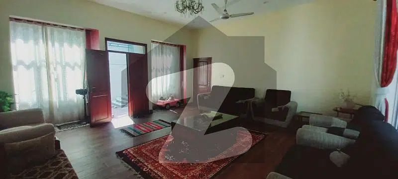300 Square Yards House For sale In Gulshan-e-Jamal
