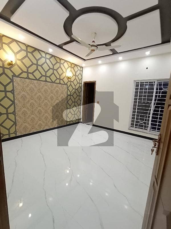 5 MARLA BRAND NEW UPPER PORTION AVAILABLE FOR RENT IN EDEN BOULEVARD COLLEGE ROAD LAHORE
