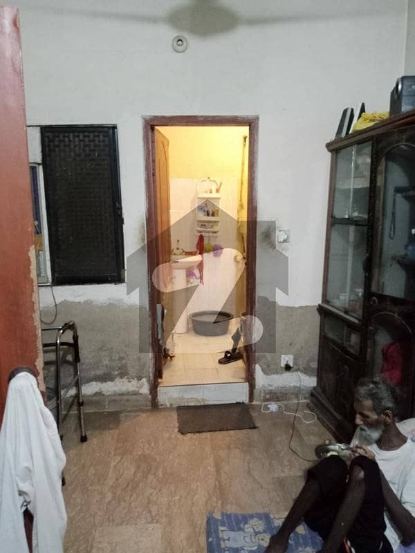 غِزری کراچی میں 2 کمروں کا 3 مرلہ فلیٹ 24.5 لاکھ میں برائے فروخت۔