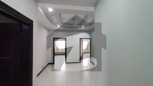 سلک ایگزیکٹو اپارٹمنٹ یونیورسٹی روڈ پشاور میں 4 کمروں کا 8 مرلہ فلیٹ 1.68 کروڑ میں برائے فروخت۔