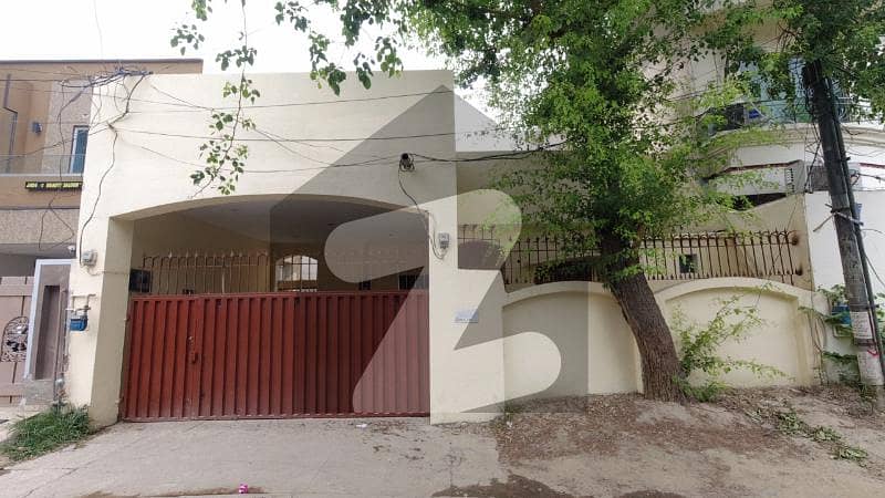 10 Marla House Is Available For Sale On Main Gurumanghat Road Gulberg 3 Lahore