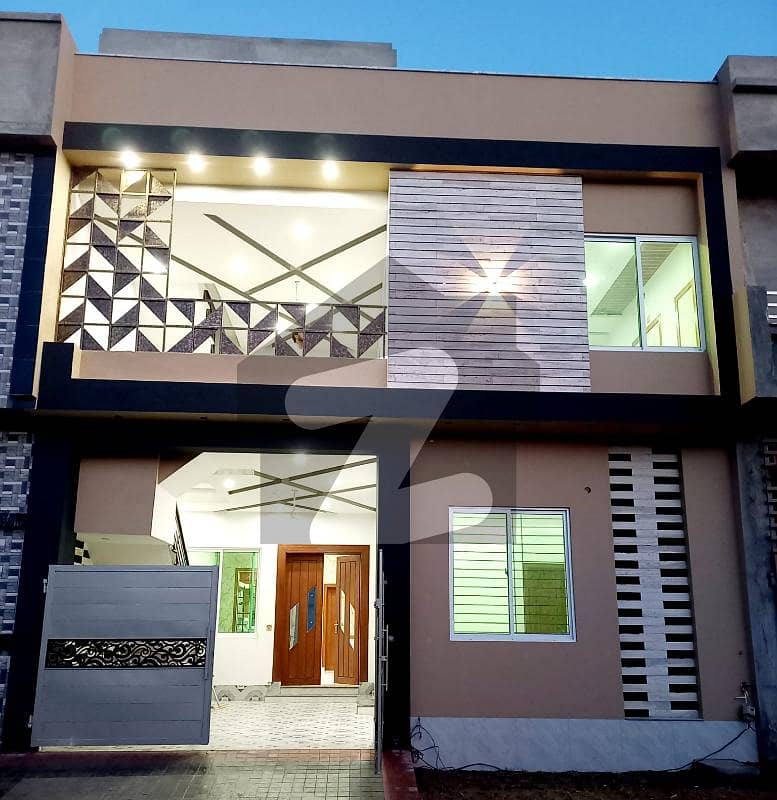 ستیانہ روڈ فیصل آباد میں 4 کمروں کا 5 مرلہ مکان 2.0 کروڑ میں برائے فروخت۔