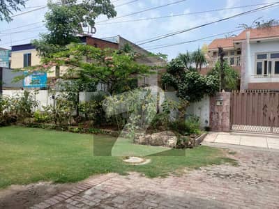 ٹاؤن شپ ۔ سیکٹر بی2 ٹاؤن شپ لاہور میں 6 کمروں کا 1 کنال مکان 6 کروڑ میں برائے فروخت۔